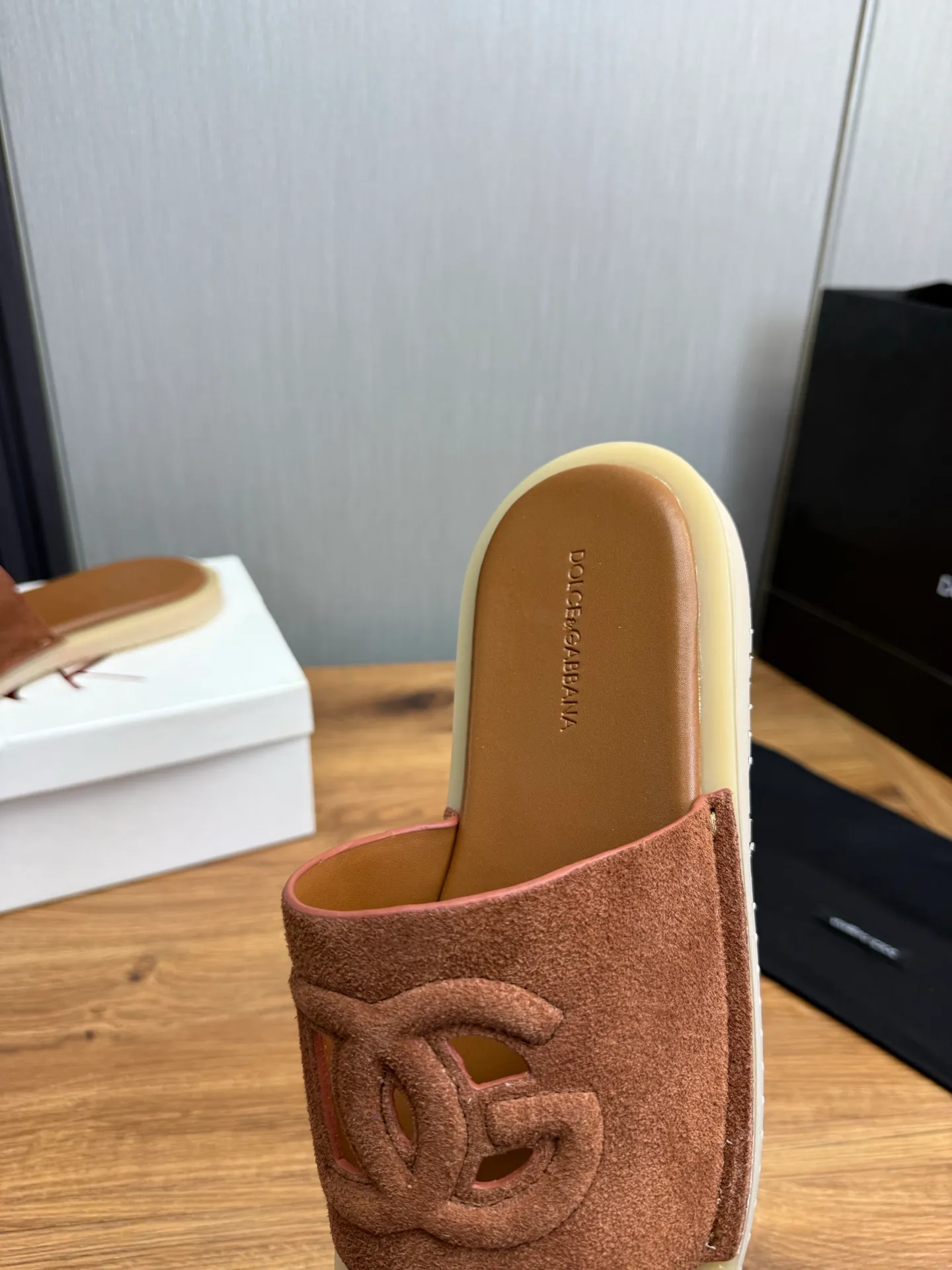 Men's men's shoes💰340💰Dolce & gabbana (DG) official website synchronized new slippers💥Fashion hot models: 1 exclusive mold opening✅Unique brand style logo upper💥Original private mold outsole✔️36-44 (45 customized, non-refundable)